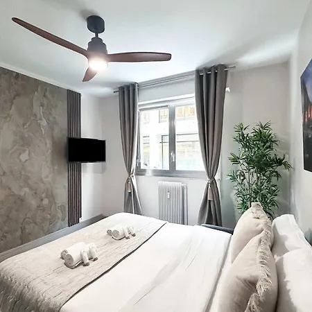 Elegant Escape Near The Arc De Triomphe *