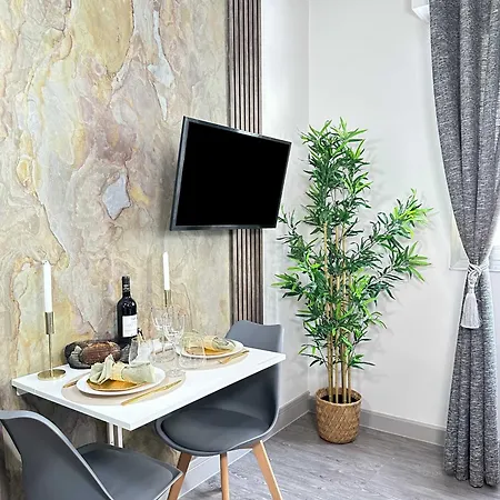 Elegant Escape Near The Arc De Triomphe * Paris