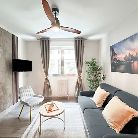 Elegant Escape Near The Arc De Triomphe *