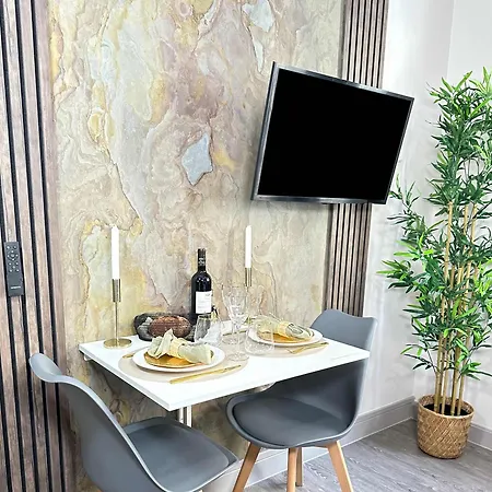 Elegant Escape Near The Arc De Triomphe