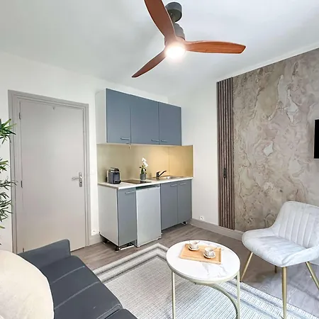Elegant Escape Near The Arc De Triomphe * Paris